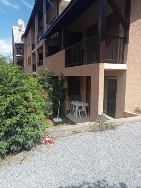 Appartement en rez de jardin privatif au calme....